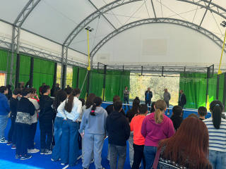 Farindola inaugura con Boroni e gli studenti il nuovo campo da padel coperto